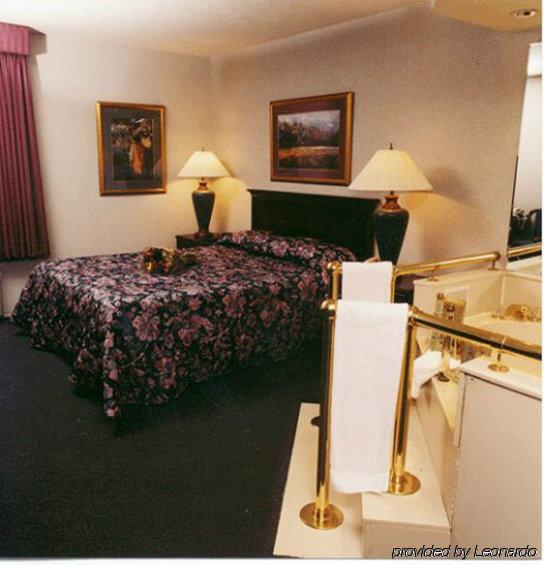 Lees Inn & Suites Muncie Habitación foto