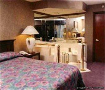 Lees Inn & Suites Muncie Habitación foto